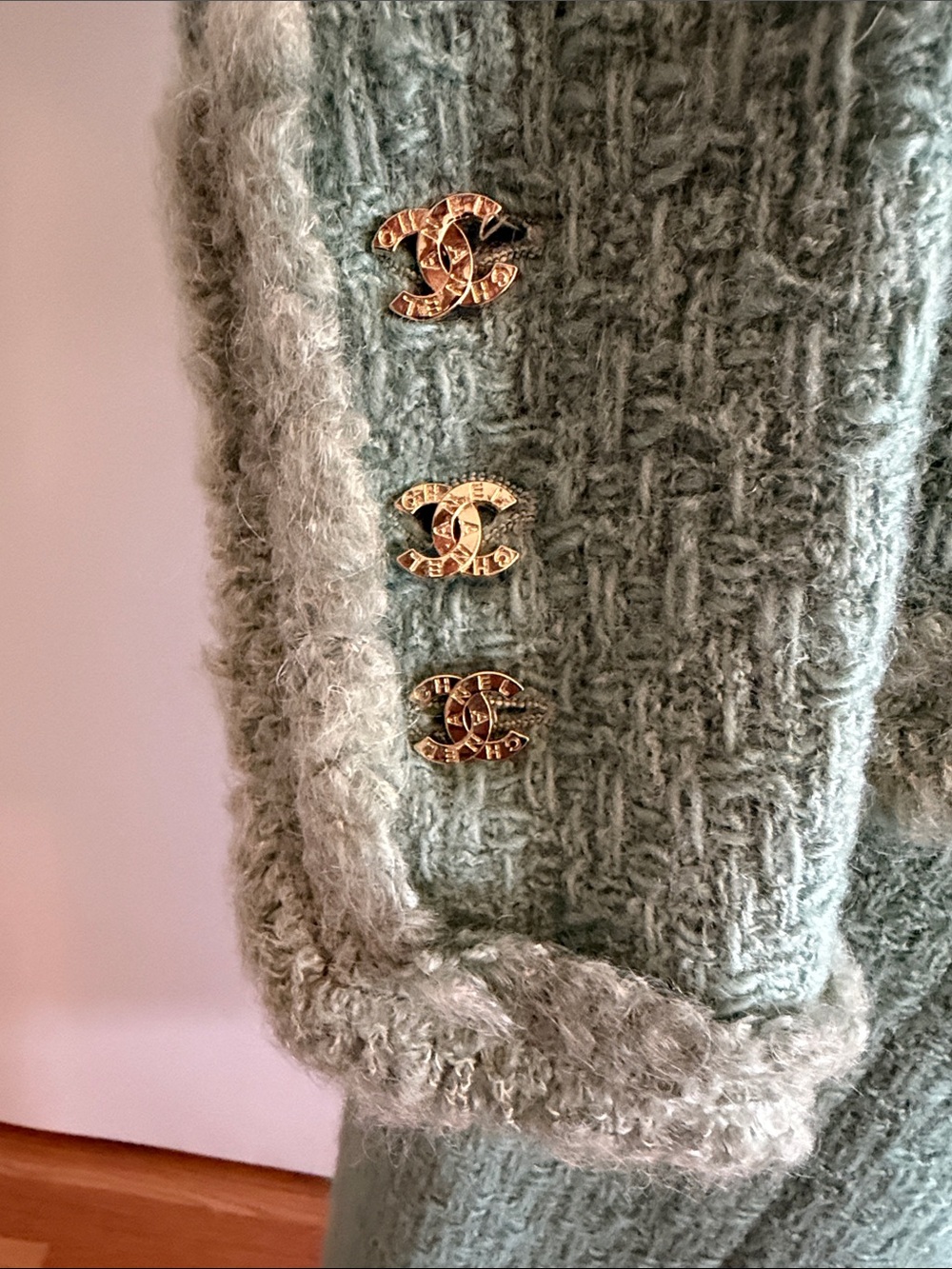 Chanel Vintage Mint Bouclé Skirt Suit with Gold Buttons size 34 - Picture 5 of 17